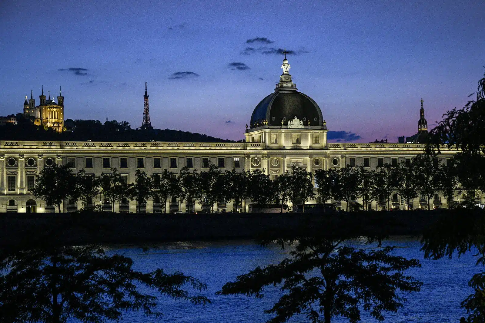 découvrez un joyau du patrimoine mondial tout près de lyon, alliant histoire, culture et beauté naturelle. explorez ses trésors architecturaux et plongez dans un voyage fascinant au cœur de ce site exceptionnel.