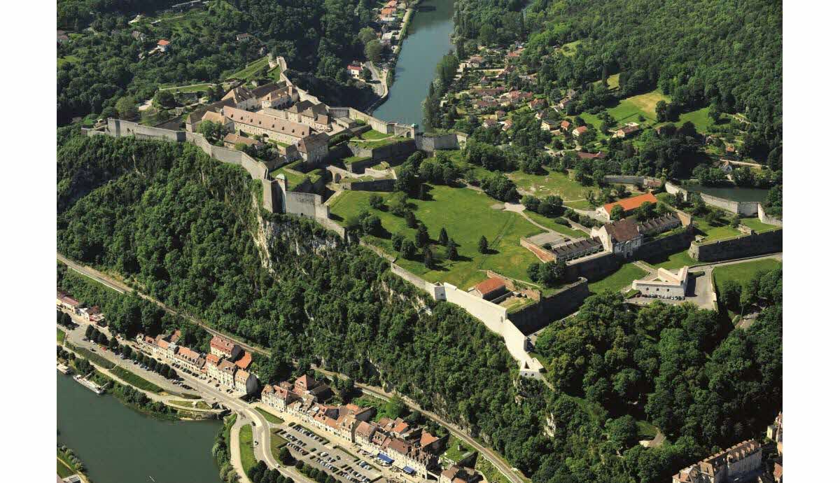 découvrez un joyau du patrimoine mondial près de lyon, alliant histoire, culture et beauté naturelle. explorez ce site exceptionnel qui témoigne de l'héritage riche de la région et profitez d'une expérience inoubliable au cœur de paysages préservés.