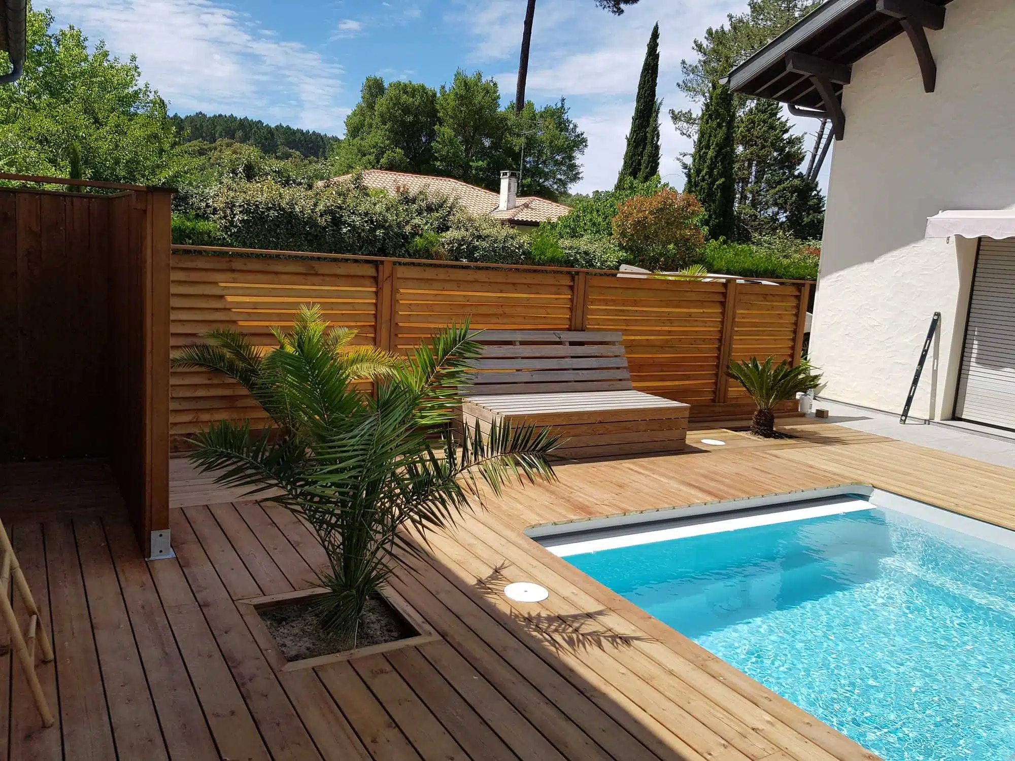 découvrez comment transformer votre espace extérieur avec une terrasse en bois autour de votre piscine. créez un lieu de détente et de convivialité, alliant esthétique et fonctionnalité, parfait pour profiter des journées ensoleillées.