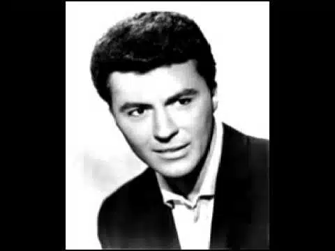 découvrez les détails et l'impact du décès de james darren, une figure emblématique qui a marqué le monde de la musique et du cinéma. rétrospective sur sa carrière et son héritage.